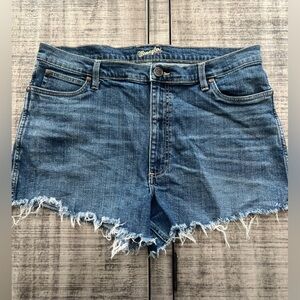 Wrangler Woman’s Retro High Rise Cut-Off Short Blair